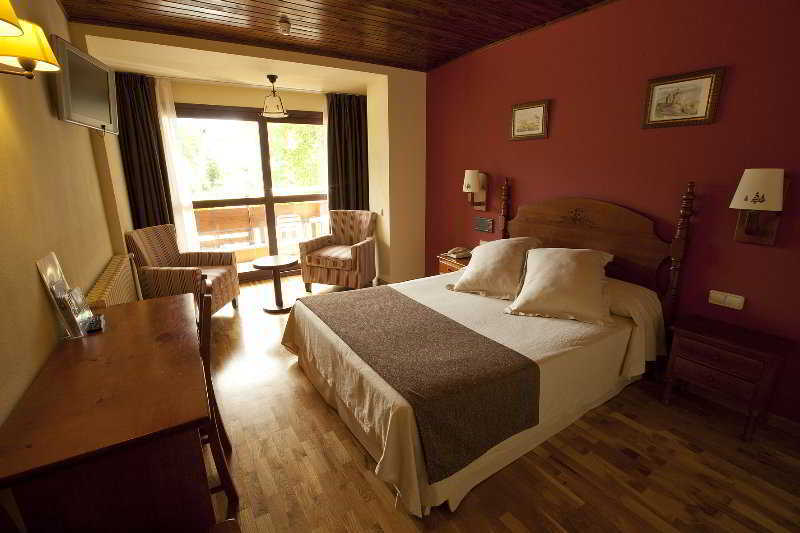 Hotel La Morera Valencia D'Aneu Exteriör bild